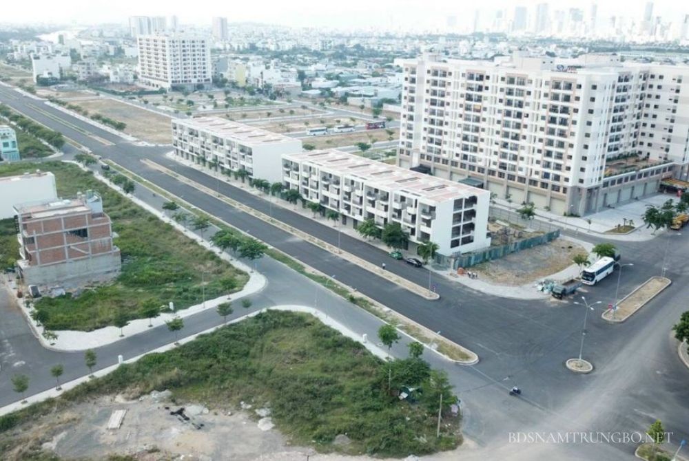 Đường nội khu và công viên trong khu đô thị Phước Long