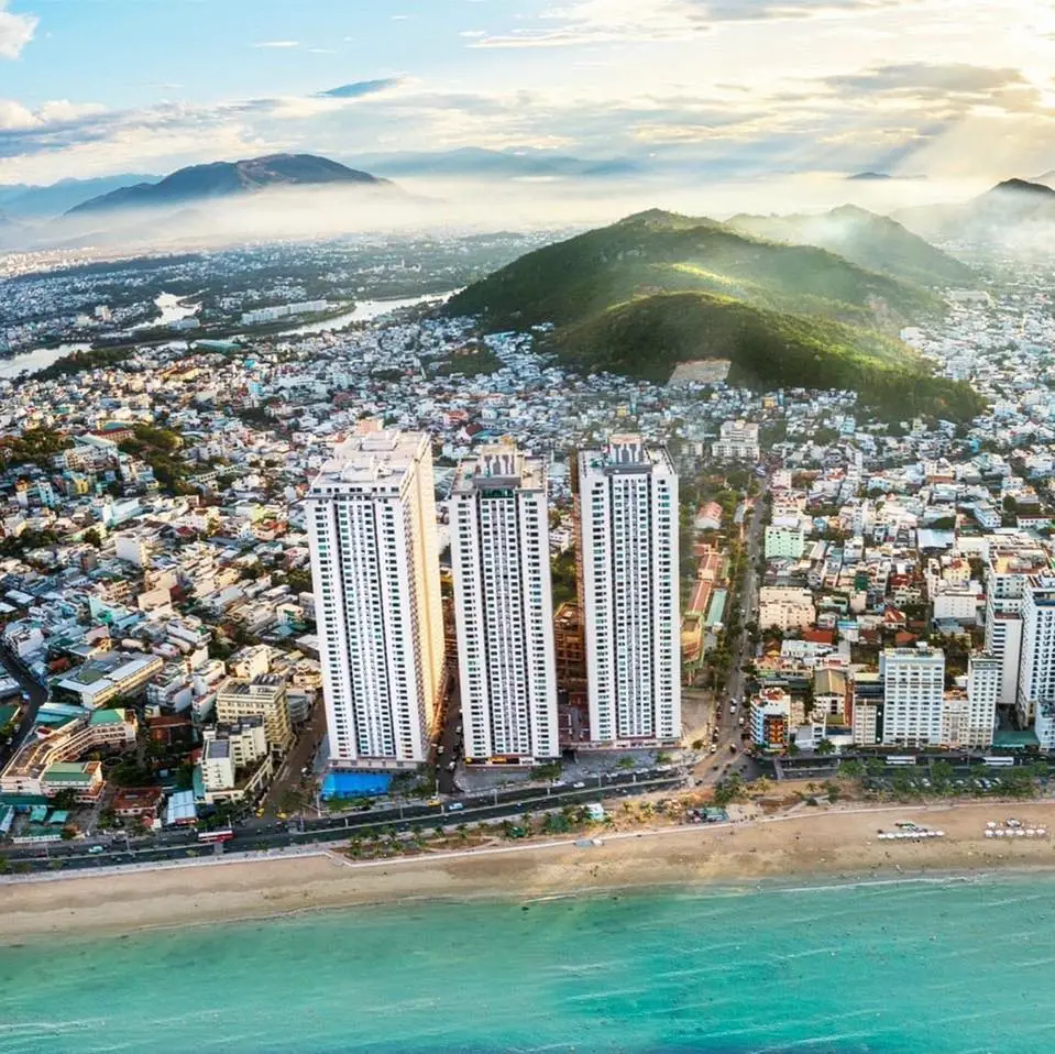 Toàn cảnh vịnh Nha Trang nhìn từ căn hộ Mường Thanh Viễn Triều
