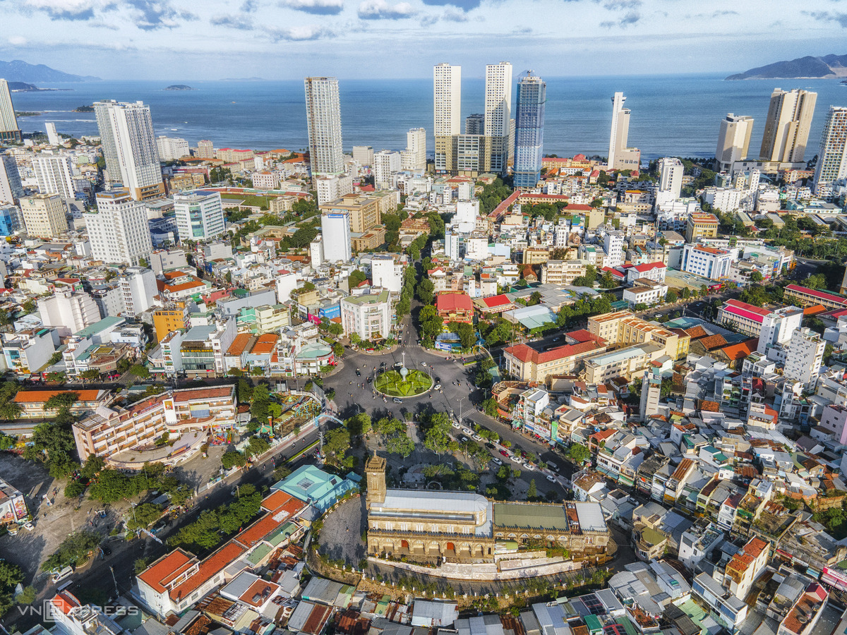 Toàn cảnh Nha Trang nhìn từ trên cao 