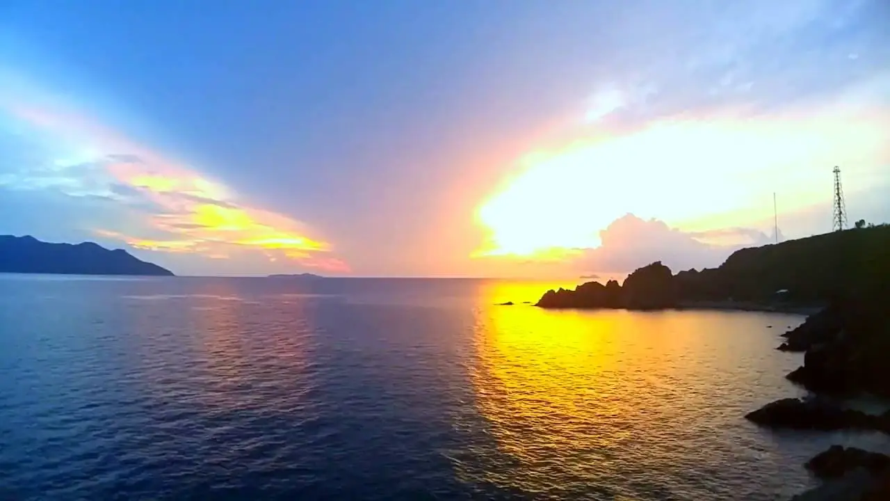 Hình ảnh bình minh lên từu bãi biển Nha Trang