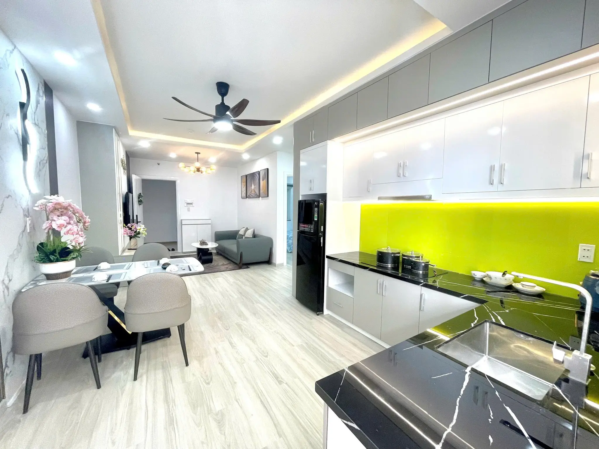 Thiết kế nội thất căn hộ 2 phòng ngủ hiện đại phục vụ cho thuê du lịch.