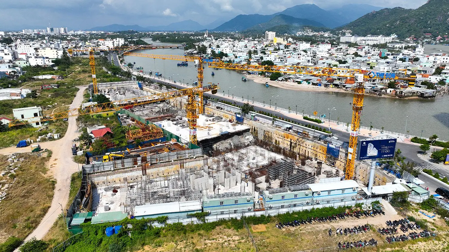 Tiến độ thi công thực tế dự án Welltone Luxury Residence giai đoạn chuẩn bị bàn giao năm 2026.