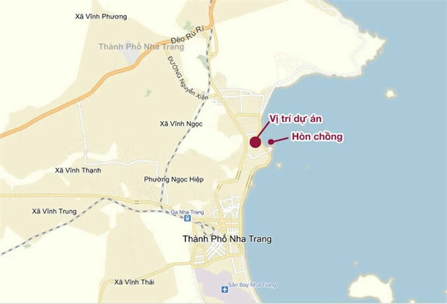 Vị trí dự án Mường Thanh Viễn Triều đối diện eo biển Hòn Chồng và bãi tắm Bắc Nha Trang.